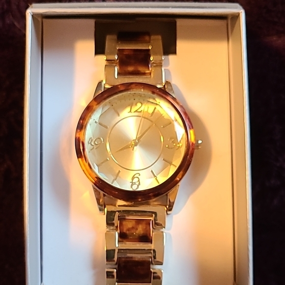 Time and Tru Women's Gold and Tortoise Shell Watches - Picture 2 of 16